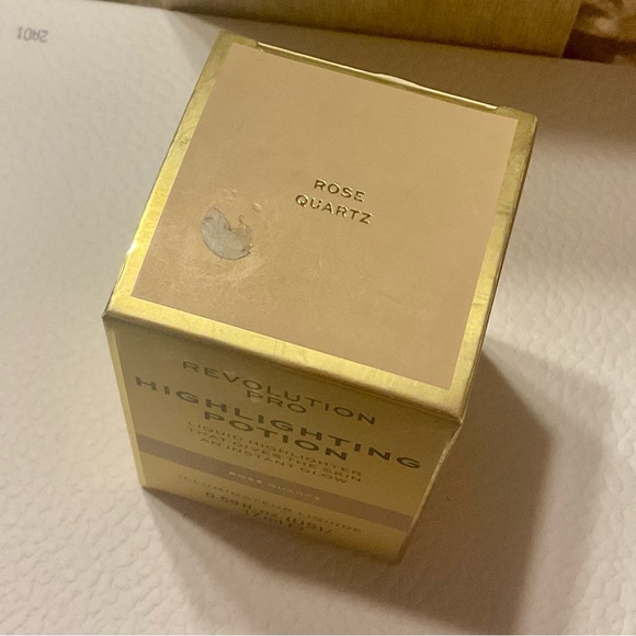 REVOLUTION PRO HIGHLIGHTING POTION in ROSE QUARTZ 0.58 fl oz. - Picture 3 of 3